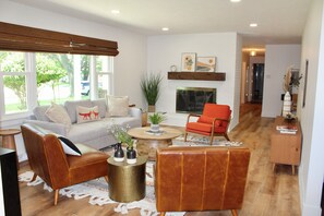 TV connectée, cheminée, baby-foot, table de tennis de table