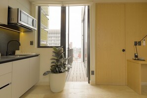 Fridge, microwave, stovetop, electric kettle