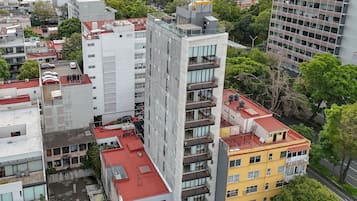 Vista frontal de la propiedad