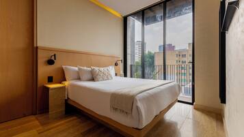 Premium bedding, in-room safe, desk, laptop workspace