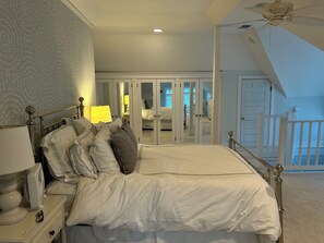 5 bedrooms, iron/ironing board, WiFi, bed sheets