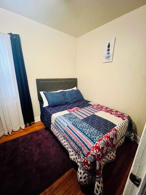 3 bedrooms, iron/ironing board, WiFi, bed sheets - The Bluebirds Nest (Albany)