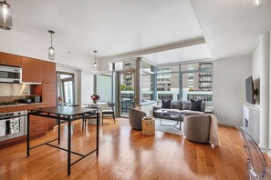 Interior - Luxury high rise condo with river and mountain views, walk to OHSU (Portland)