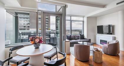 Luxury high rise condo with river and mountain views, walk to OHSU