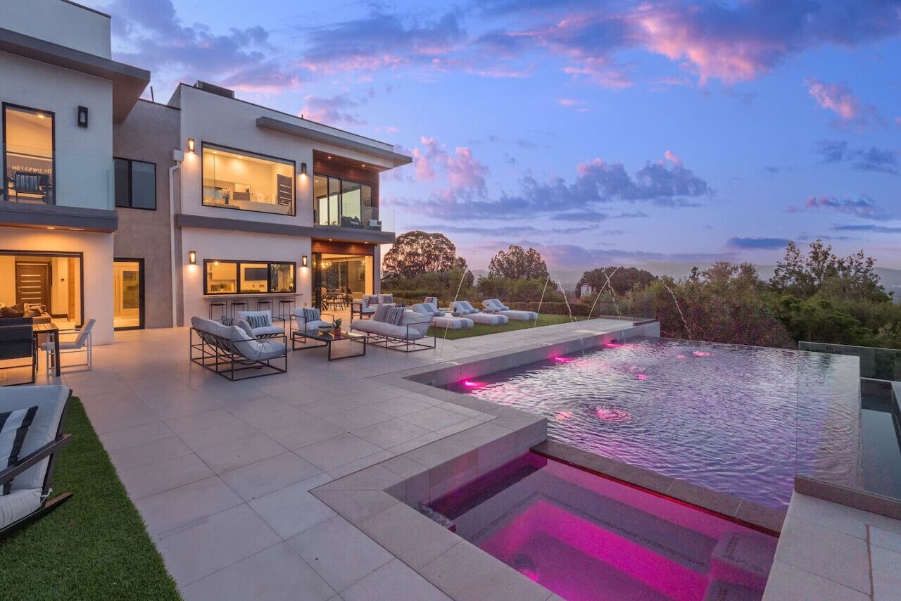 30MM$ Luxury Mansion Getaway w/ Pool - Fire Pit!