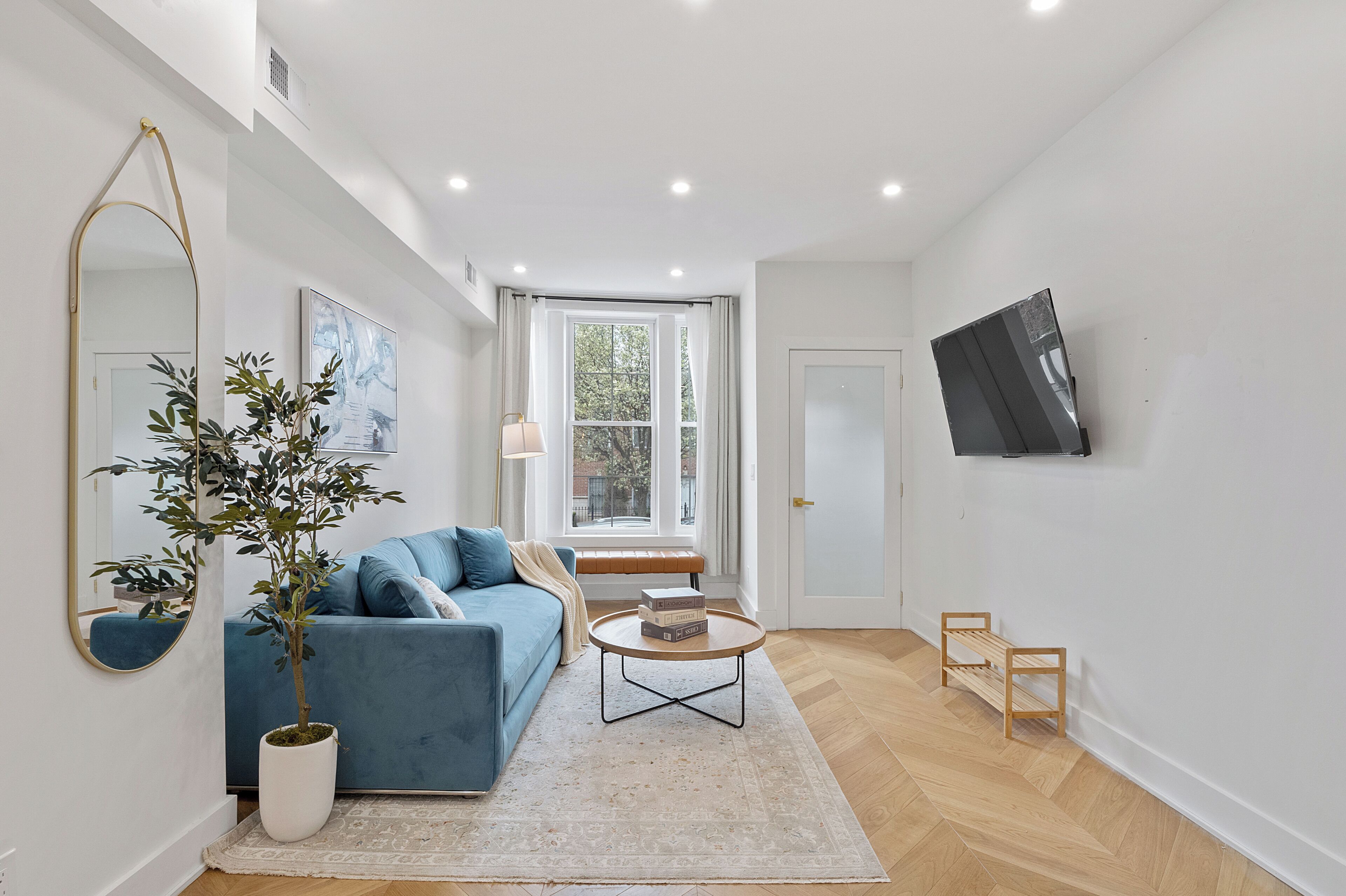 Entire 3 Flr 4BR/3BA Brownstone; Under 10 Mins Drive to All Path Trains