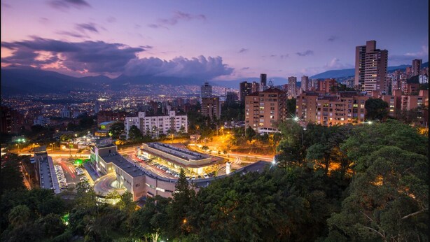Front of property – evening/night - Emporium Laureles Hotel (Medellín)