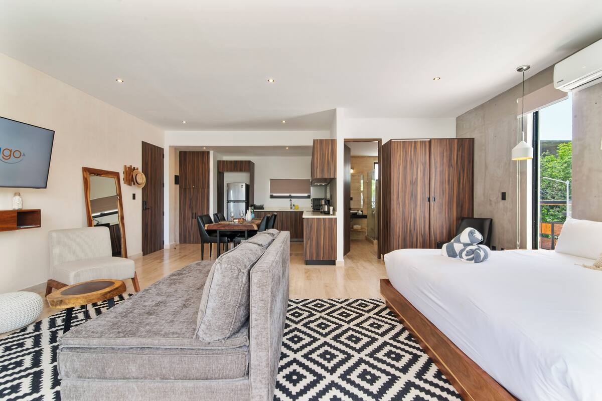 Superior-Apartment, Mehrere Betten | Zimmersafe, kostenloses WLAN, Bettwäsche