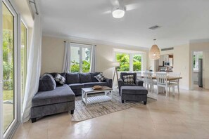 TV, offices - Large 4BDR/Family/Pool/Location/Atlantis Unit 6 (Nassau)