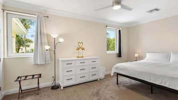 Bügeleisen/Bügelbrett, Reisekinderbett, WLAN