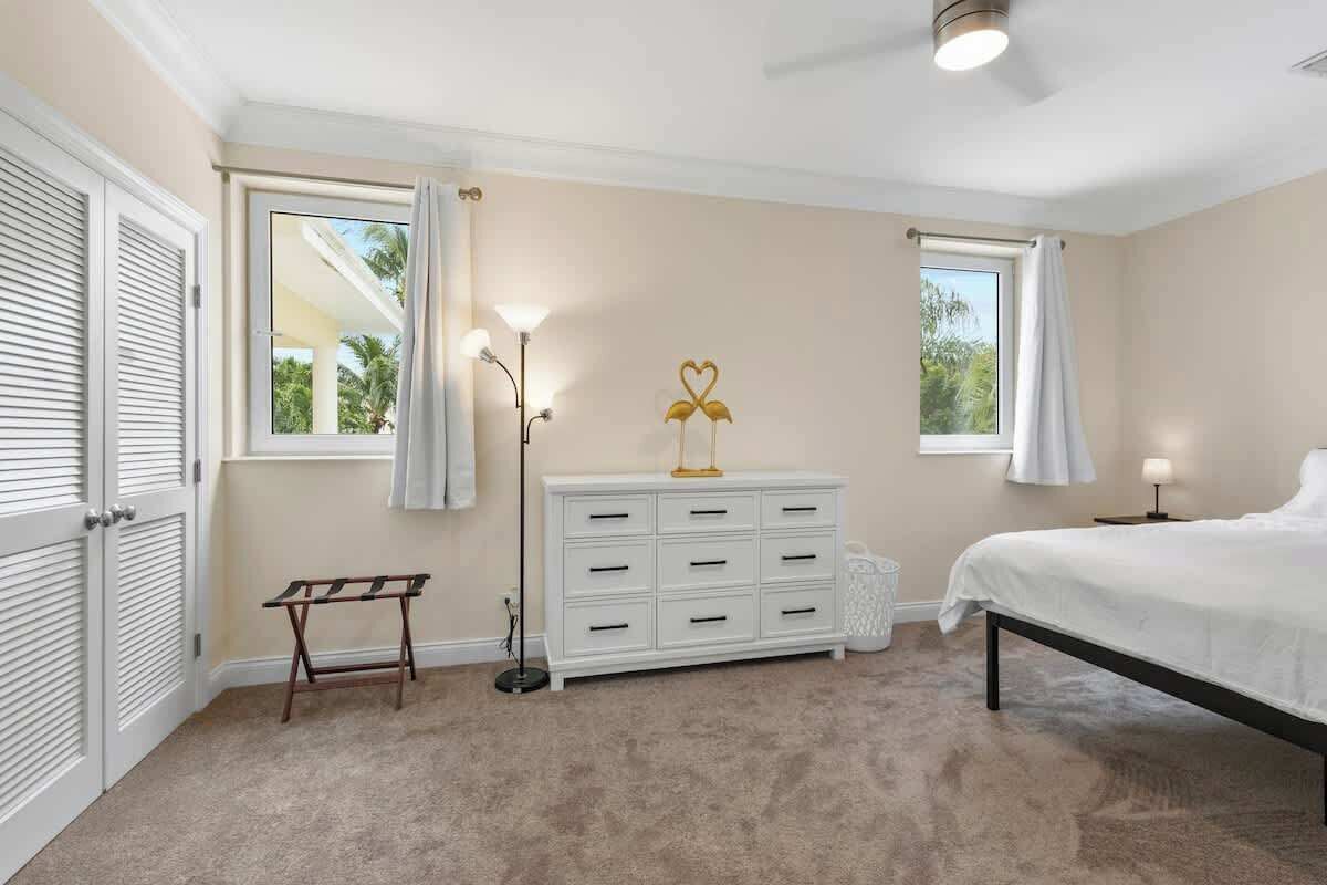 Iron/ironing board, travel cot, WiFi