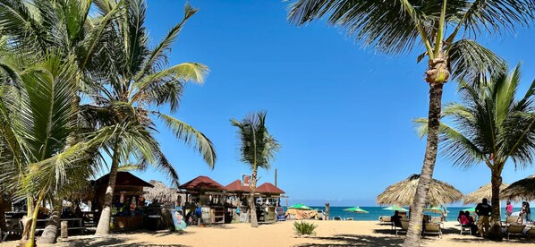 Liegestühle, Strandtücher