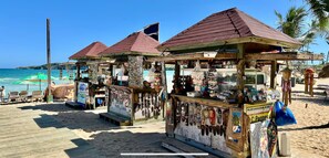 Liegestühle, Strandtücher