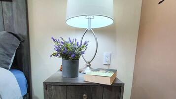 Caja de seguridad en la habitación y decoración personalizada