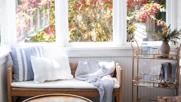 Smart TV, fireplace, table football, ping pong