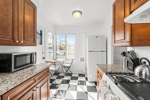 Fridge, microwave, oven, stovetop - NEW Private Ocean Beach Home with Yard and Parking (San Diego)