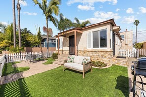 Terrace/patio - NEW Private Ocean Beach Home with Yard and Parking (San Diego)