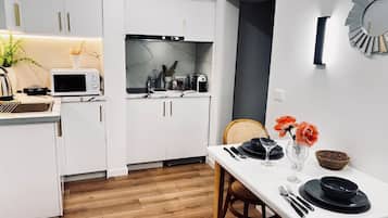 Studio | Living area | 45-inch Smart TV with digital channels, fireplace, Netflix