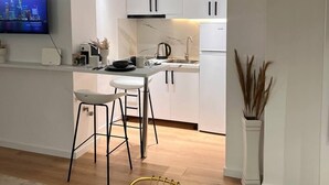 Leilighet | Eget kjøkken | Espressomaskin, kaffetrakter/tekoker og kjøkkenutstyr