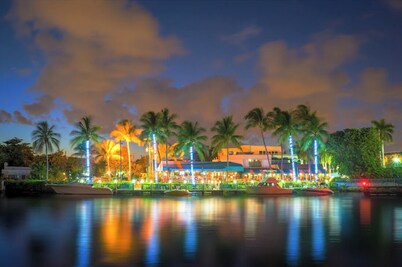 East Haven Tropical Escape. Off Atlantic Ave!!