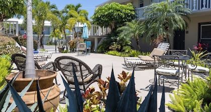 East Haven Tropical Escape. Off Atlantic Ave!!