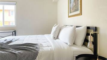 1 habitación, escritorio, wifi gratis y ropa de cama