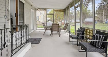 Roomy Retreat–Family&Friends|2 King Beds|Game Room | Valpo University | Dunes
