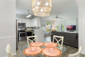 Dining - Family sized private condo near Disney, Universal and more! (Kissimmee)