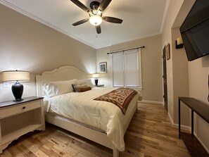 2 Schlafzimmer, Schreibtisch, BĂŒgeleisen/BĂŒgelbrett, kostenloses WLAN