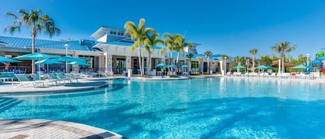 Utomhuspool och uppvärmd pool
