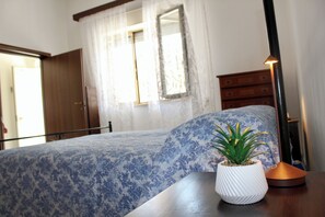 2 bedrooms, iron/ironing board, bed sheets - SEA VIEW HOUSE, sea front (San Pietro In Bevagna)