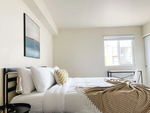 Una scrivania, ferro/asse da stiro, Wi-Fi gratuito, lenzuola