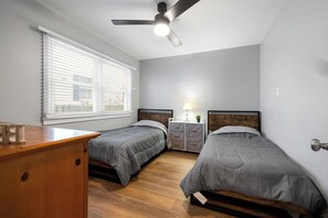 2 bedrooms, iron/ironing board, WiFi, bed sheets
