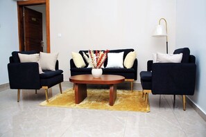 Interior - Tout Pour Votre Tranquillité D'esprit (Abidjan)