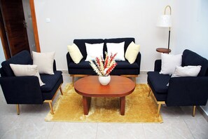 Interior - Tout Pour Votre Tranquillité D'esprit (Abidjan)
