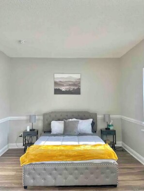 1 bedroom, memory-foam beds, individually decorated - Crown New Haven Hotel At Yale (New Haven)