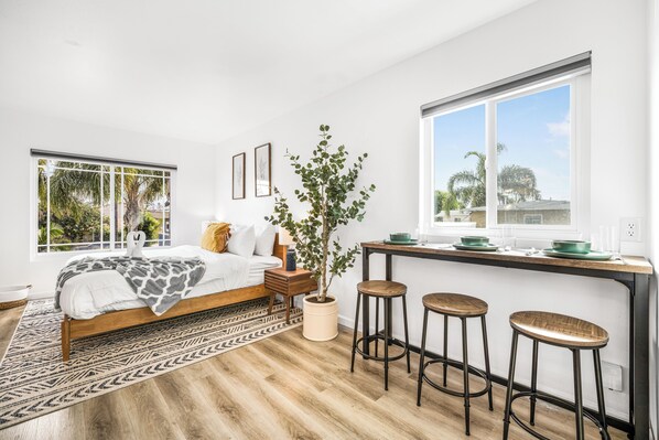 Desk, iron/ironing board, travel crib, WiFi - Spacious Ocean Beach Studio w/ Parking - Short Walk to the Beach (San Diego)