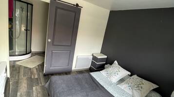 3 chambres, fer et planche Ă  repasser, Wi-Fi, draps fournis