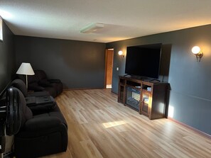 Smart-TV, DVD-Player, Stereoanlage