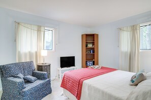 2 Schlafzimmer, Schreibtisch, Bügeleisen/Bügelbrett, WLAN