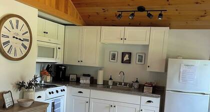 Cozy MaineStay Cottage #1 Hampden/Bangor