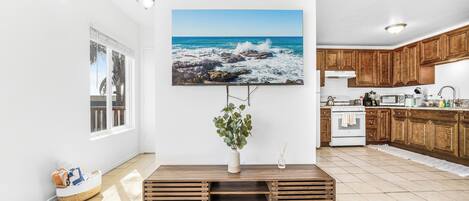 ثلاجة، ميكروويف، فرن، موقد طهي مسطح