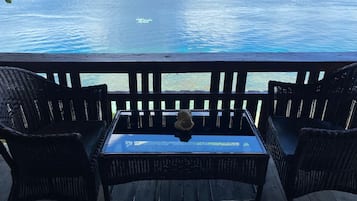 Deluxe Bungalow, Private Bathroom, Ocean View | Living area
