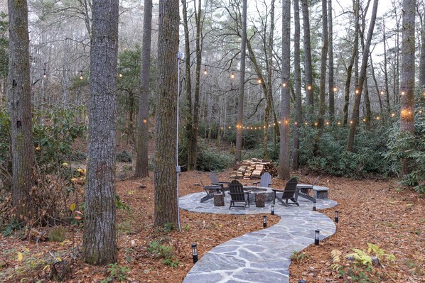 Property grounds - BEAR'S DEN - Spacious mountain home on river game room & fire pit in Burlingame (Sapphire)