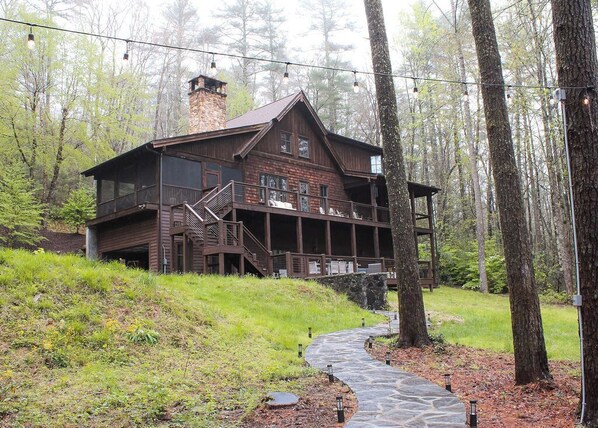 Exterior - BEAR'S DEN  - Spacious mountain home on river game room & fire pit in Burlingame (Sapphire)