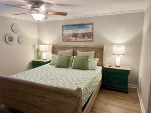 4 soverom, strykejern/-brett, wi-fi (inkludert) og sengetøy