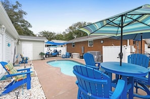 A heated pool - Cozy 4 Bedroom beach bungalow with private HEATED pool & golf cart. (Oak Island)