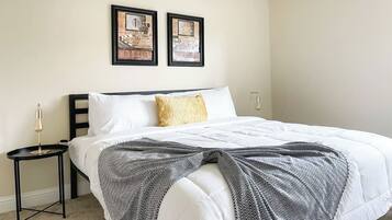 Schreibtisch, Bügeleisen/Bügelbrett, kostenloses WLAN, Bettwäsche