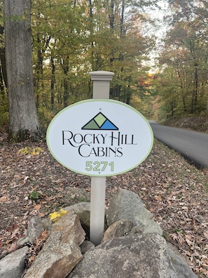 Property grounds - Lazy Days by Rocky Hill Cabins (Millersburg)