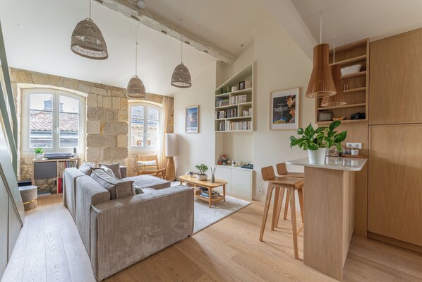 TV - Appartement du Palais - Welkeys (Bordeaux)